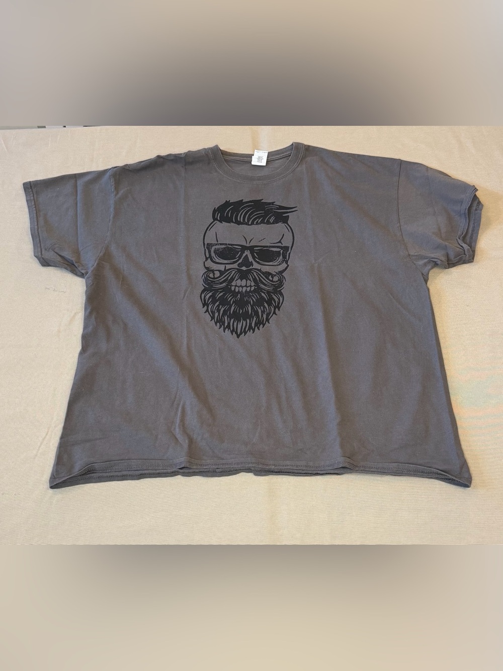 Gildan Charcoal Short Sleeve Tee with Black Beard Skull Graphic